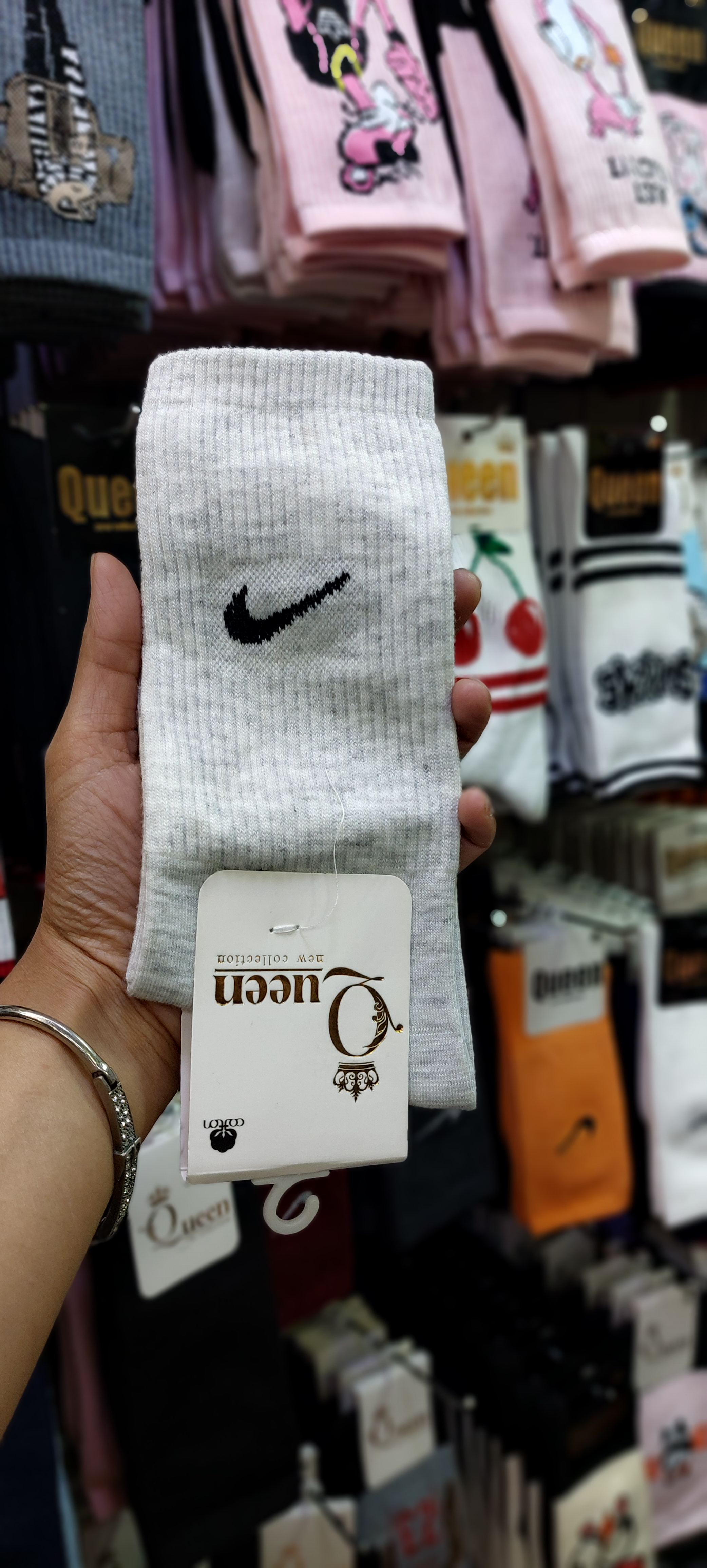جوراب ساق بلند کویین | طرح نایک (NIKE) | نخ ایرانی درجه 1 | فری سایز ۳۶ تا ۴۳