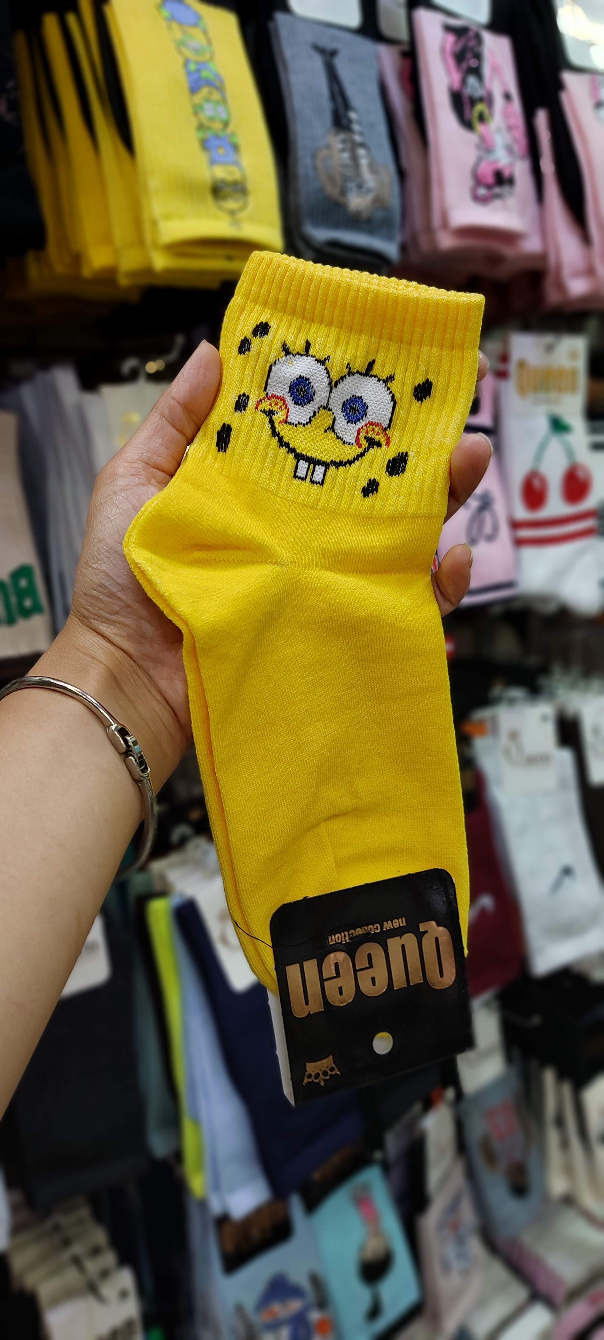 جوراب نیم ساق کویین | طرح باب اسفنجی و دوستان (Sponge bob - friends) | نخ ایرانی درجه 1 | فری سایز ۳۶ تا ۴۳